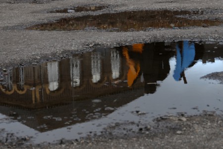 Reflet des statues de la siderurgie